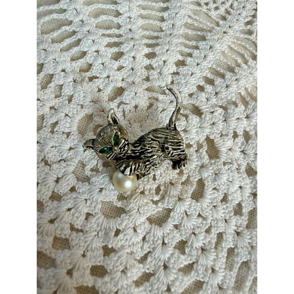 Vintage Playful Cat Brooch Pin Green Rhinestone Eyes Faux Pearl Ball